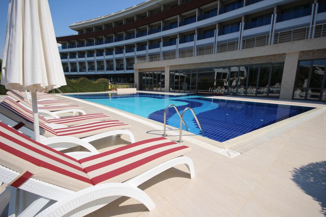 Tui Magic Life Jacaranda 5* Side